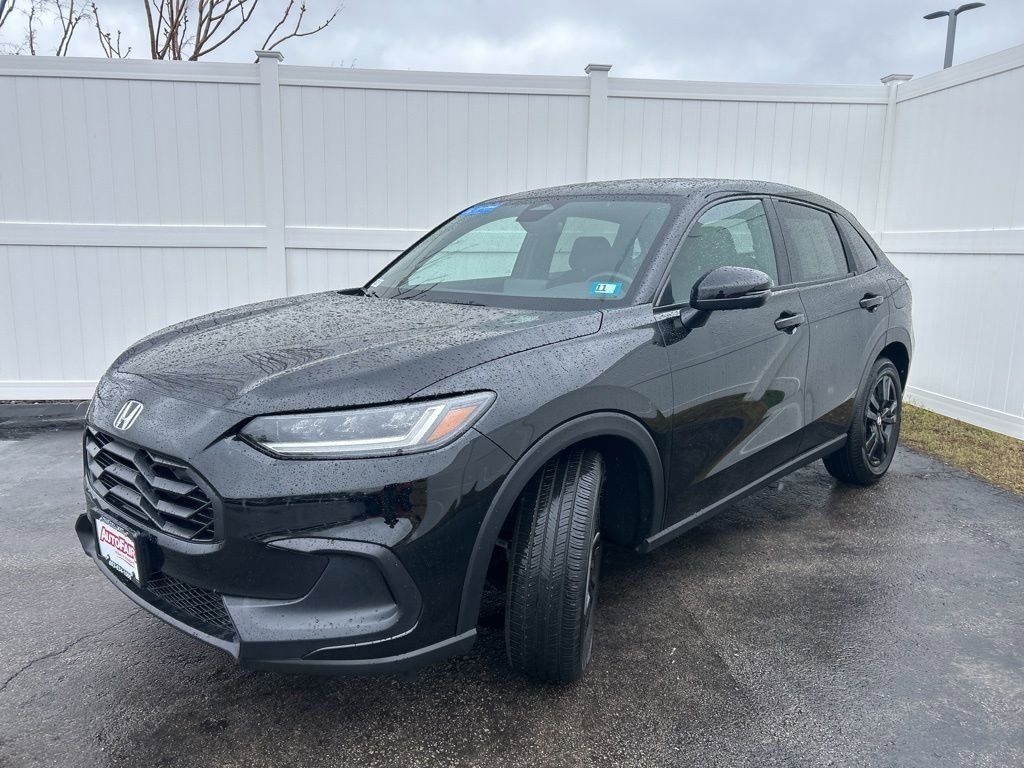 View vehicle photo 3