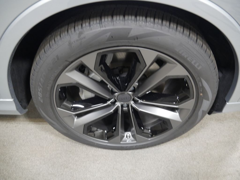Thumbnail: 2026 Audi Q7 - 13
