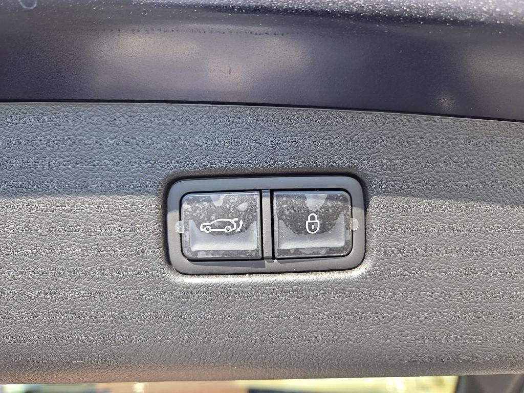 2025 Genesis GV70  24