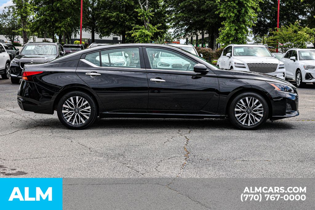 Used 2025 Black Nissan 2.5 SV image 10