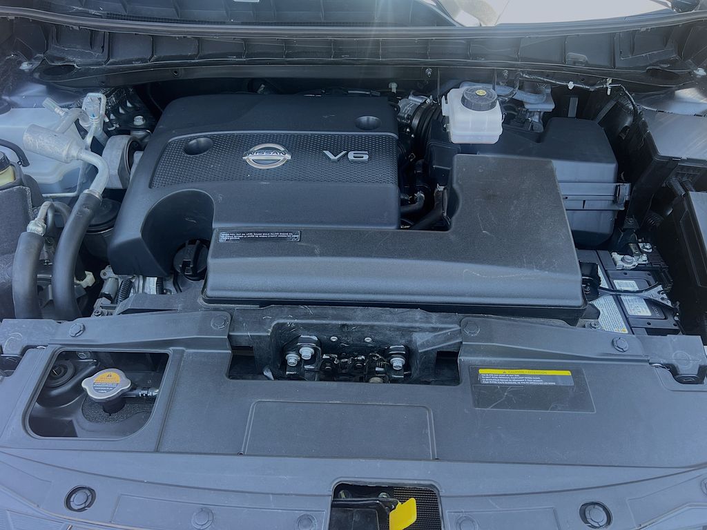 Used 2024 Gray Nissan Platinum image 31