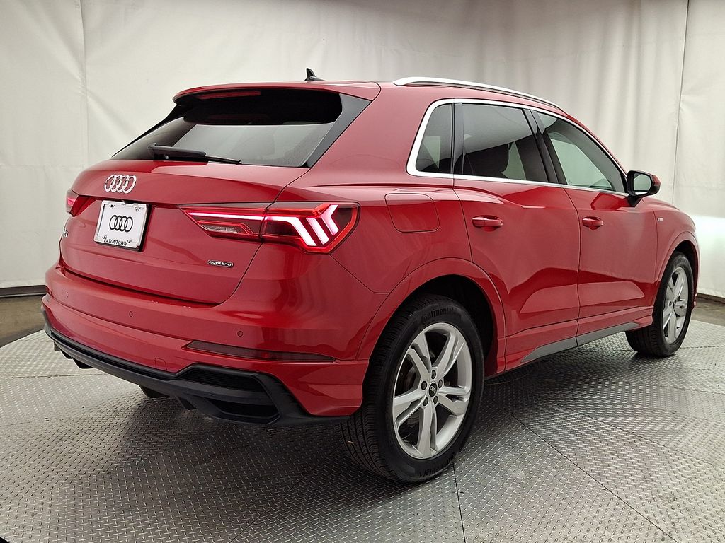 Thumbnail: 2022 Audi Q3 - 4