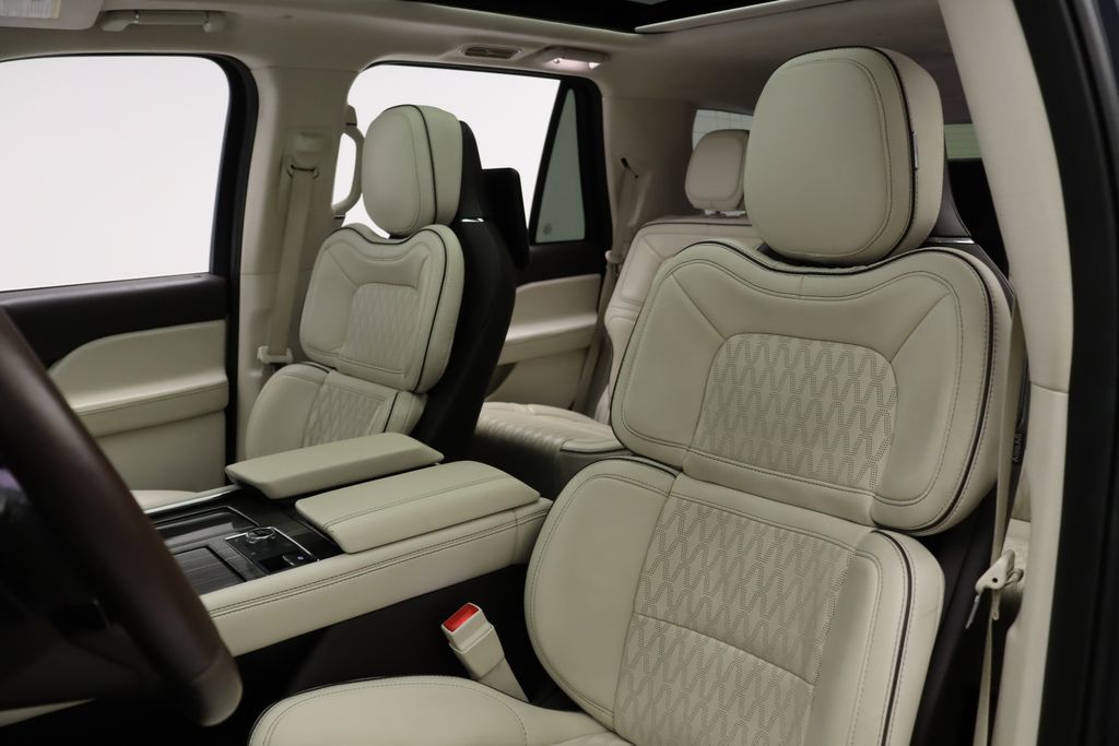 Thumbnail: 2021 Lincoln Navigator - 13