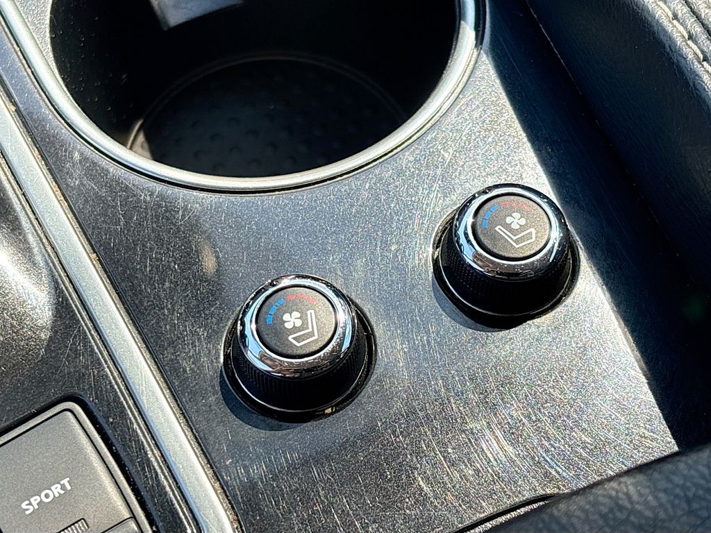 Used 2022 Gray Nissan Platinum image 21
