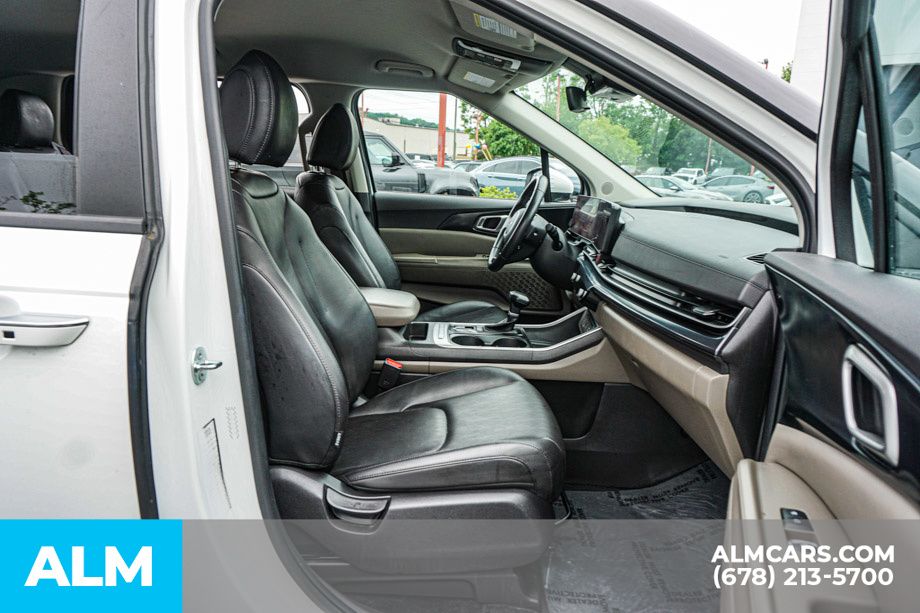 Used 2025 White Kia LXS image 25