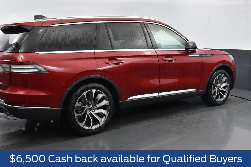 View vehicle photo 4