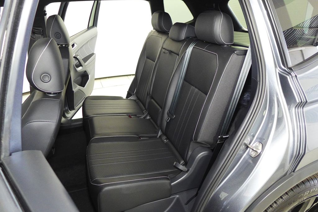 Thumbnail: 2023 Volkswagen Tiguan - 21