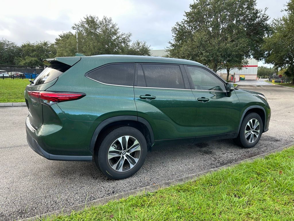 Thumbnail: 2023 Toyota Highlander - 5