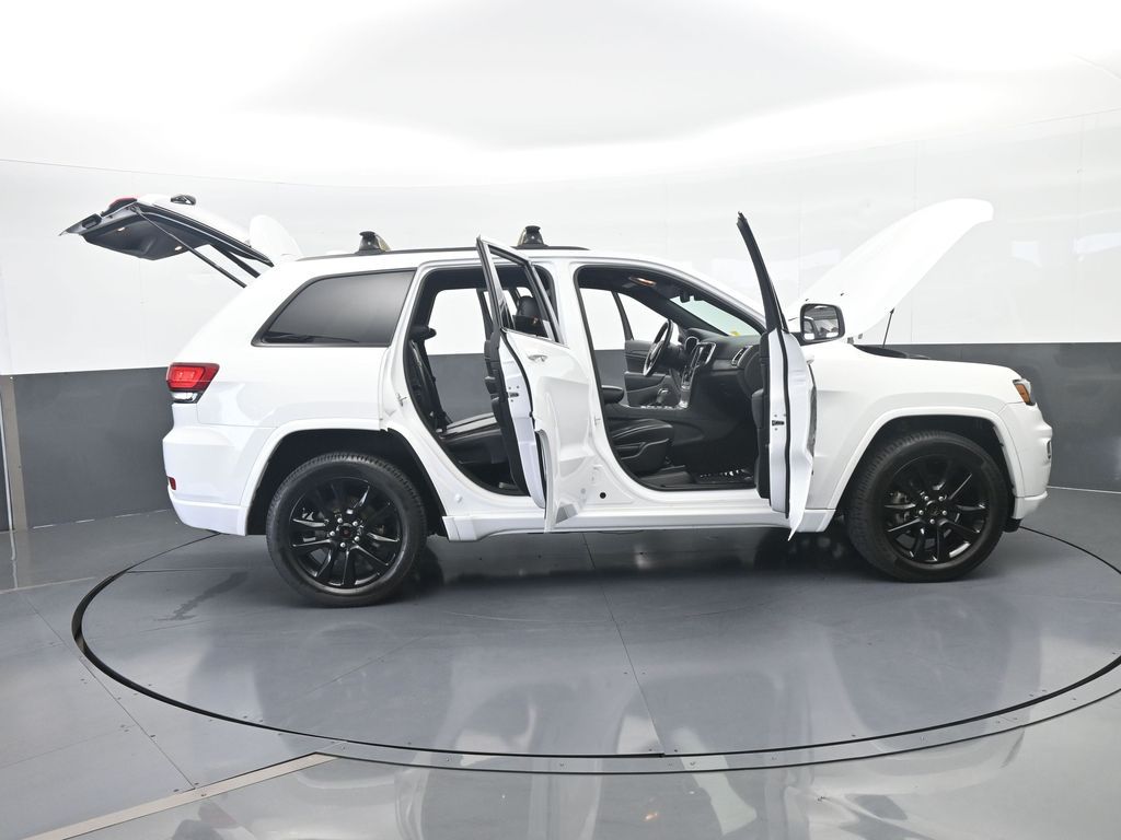 Used 2018 Bright White Clearcoat Jeep Altitude image 67