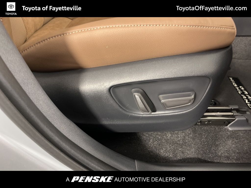 Thumbnail: 2026 Toyota Grand Highlander - 9