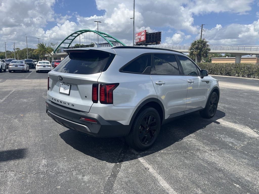 Thumbnail: 2021 Kia Sorento - 12