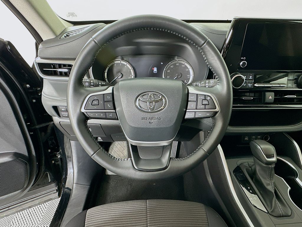 Thumbnail: 2025 Toyota Highlander - 11