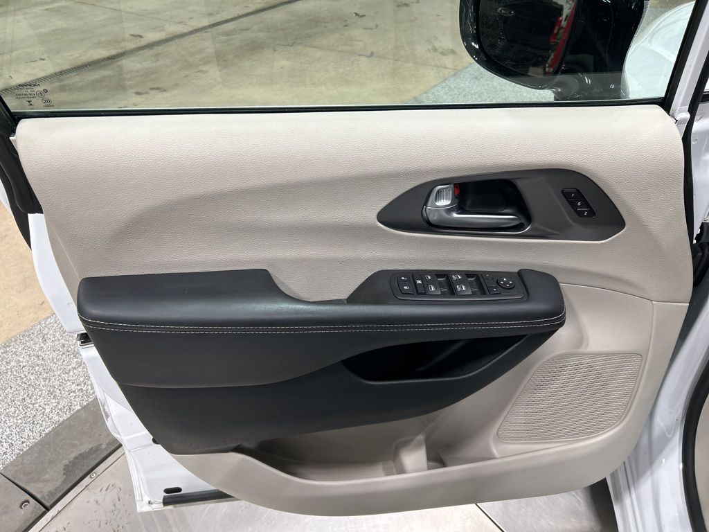 used 2024 Chrysler Pacifica car, priced at $29,979