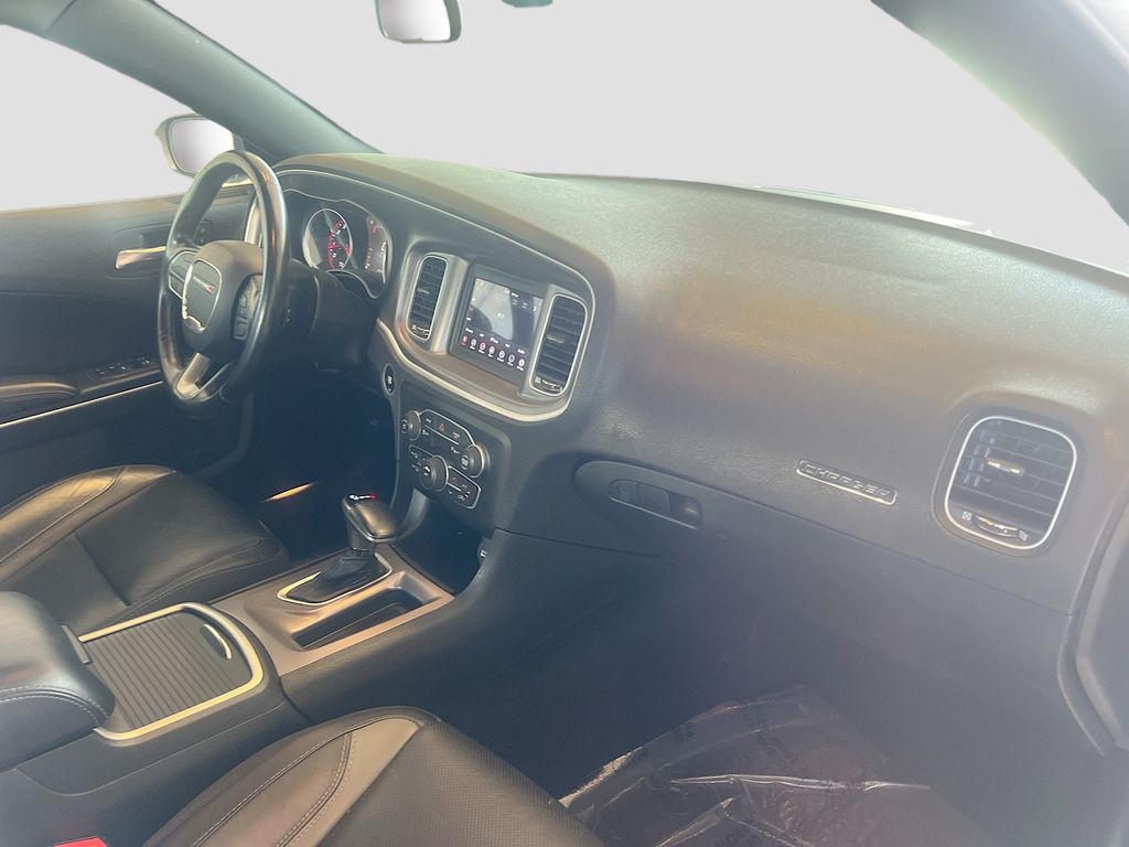 Used 2021 White Dodge SXT image 28