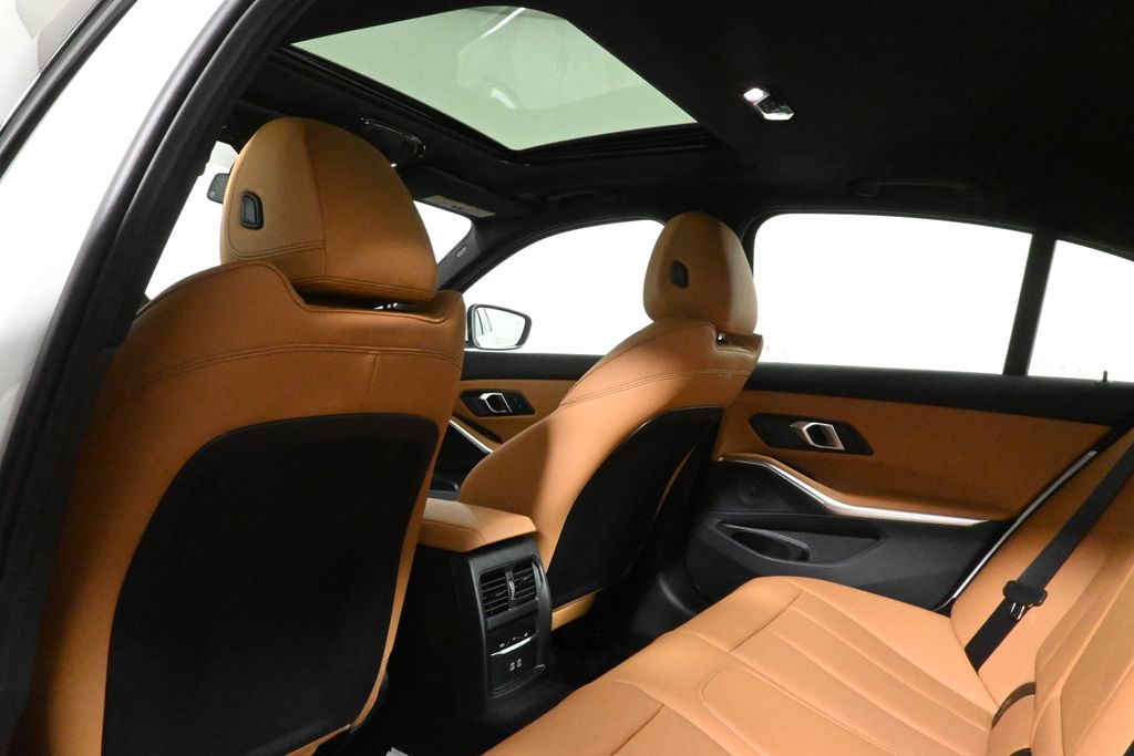 Thumbnail: 2025 BMW 3 Series - 32