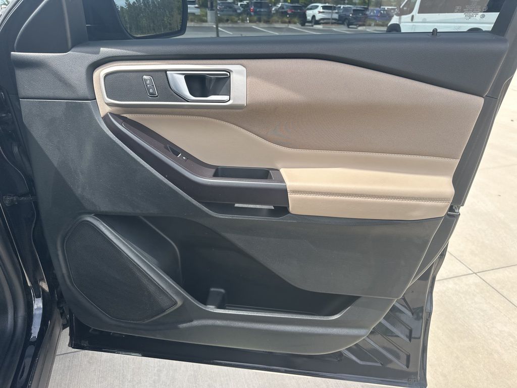 2020 Agate Black Metallic Ford Explorer XLT RWD SUV