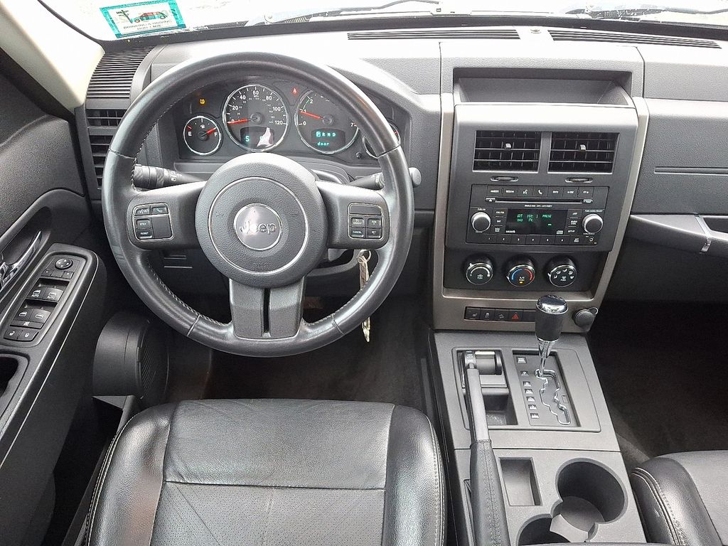 2012 Jeep Liberty Sport 12