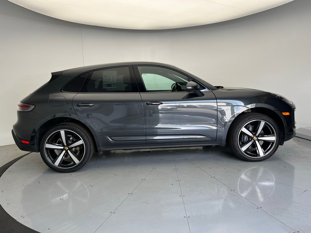 2025 Porsche Macan  22