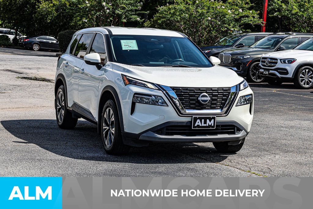 Used 2022 White Nissan SV image 5
