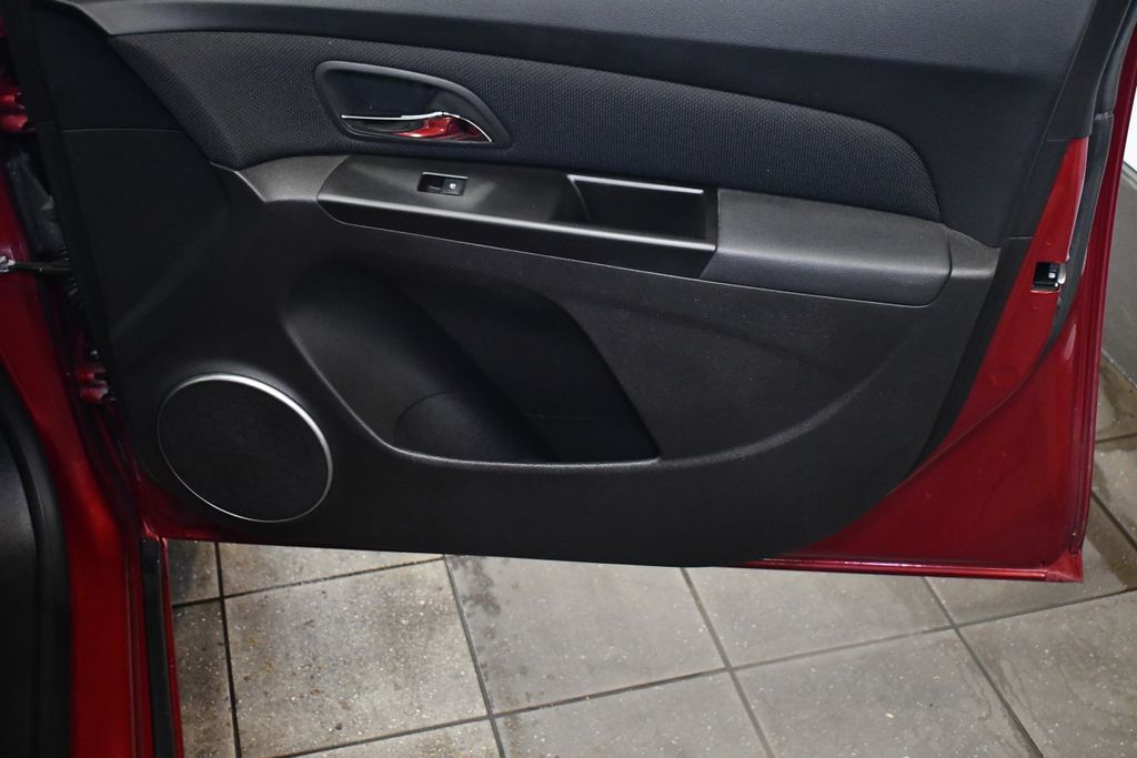 Thumbnail: 2011 Chevrolet Cruze - 30