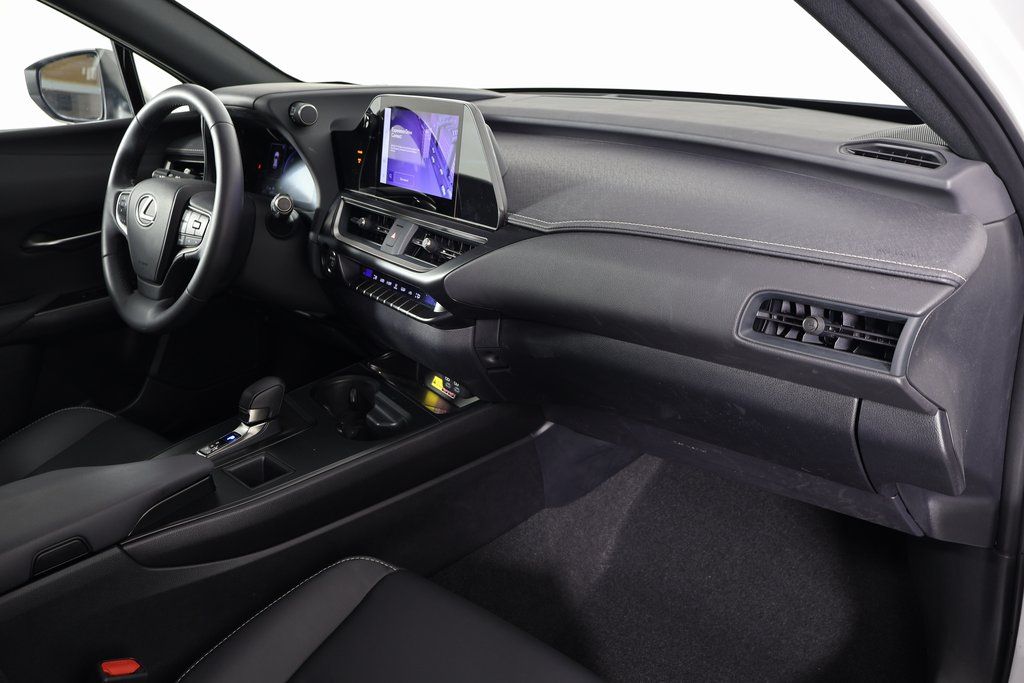 Thumbnail: 2025 Lexus UX - 9