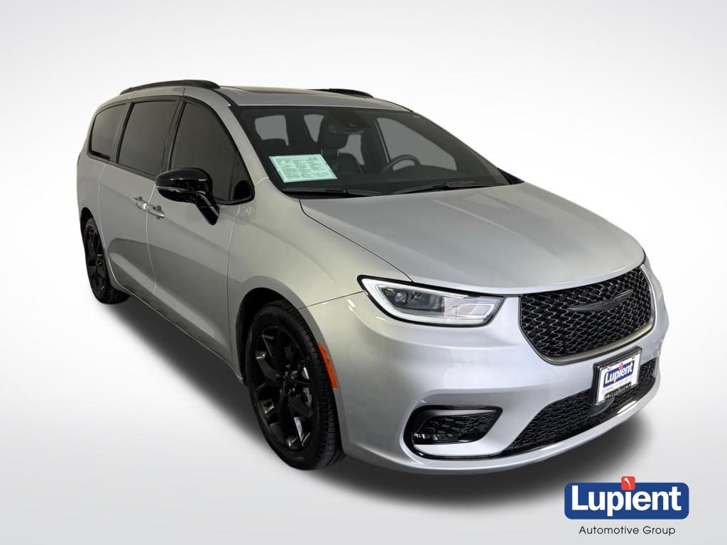 Silver Mist Clearcoat 2024 Chrysler Pacifica Limited FWD Minivan Front-Wheel Drive 9-Speed Automatic