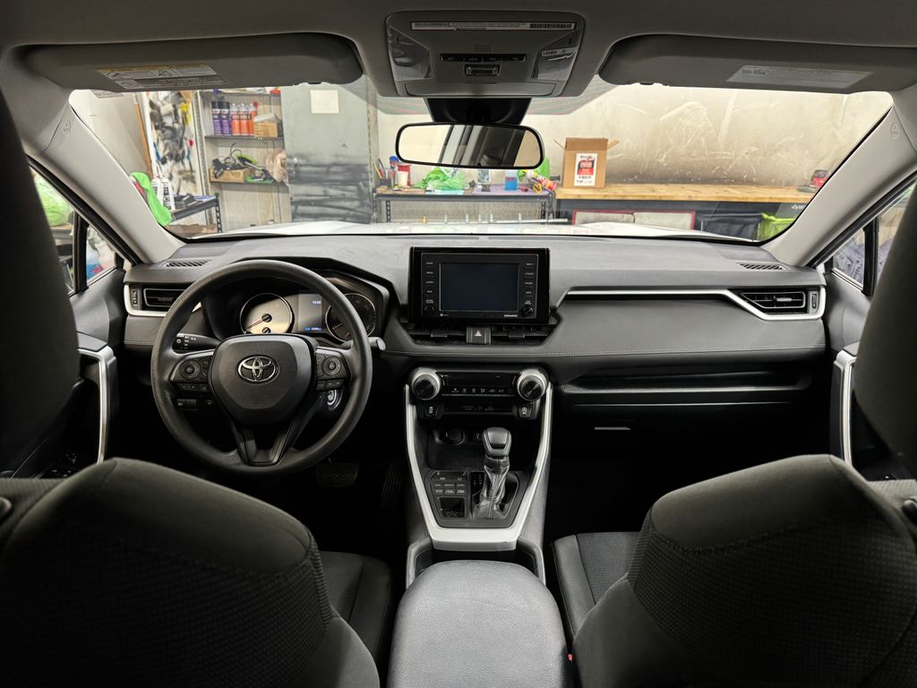 2020 Toyota RAV4 LE