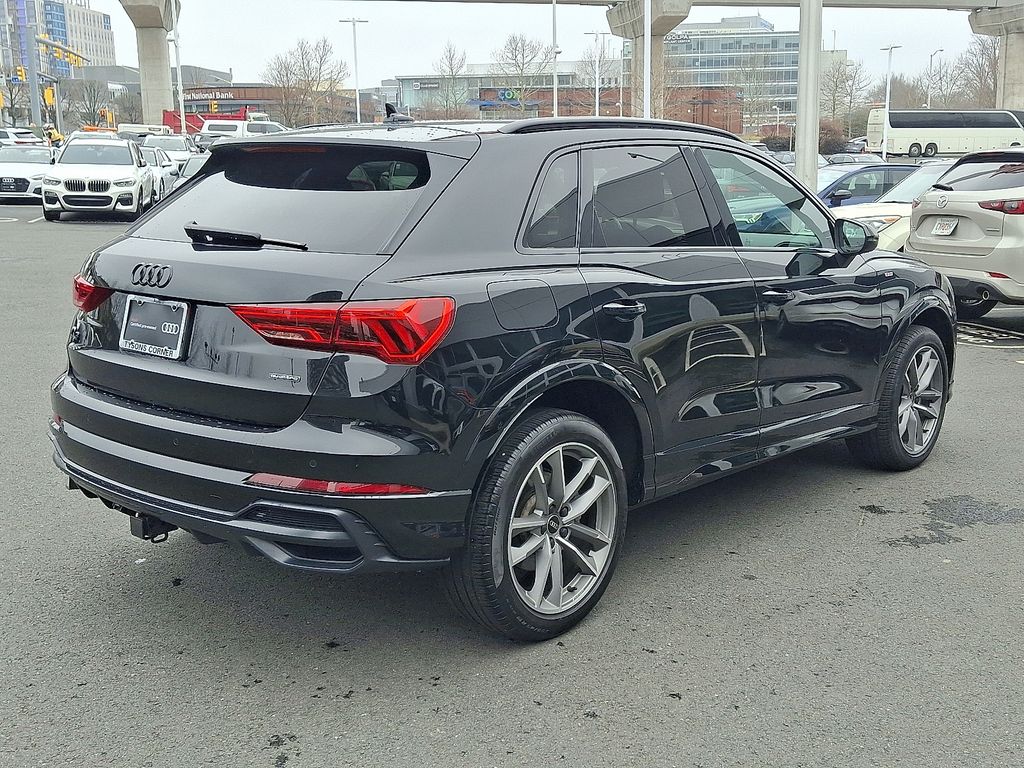 Thumbnail: 2022 Audi Q3 - 4