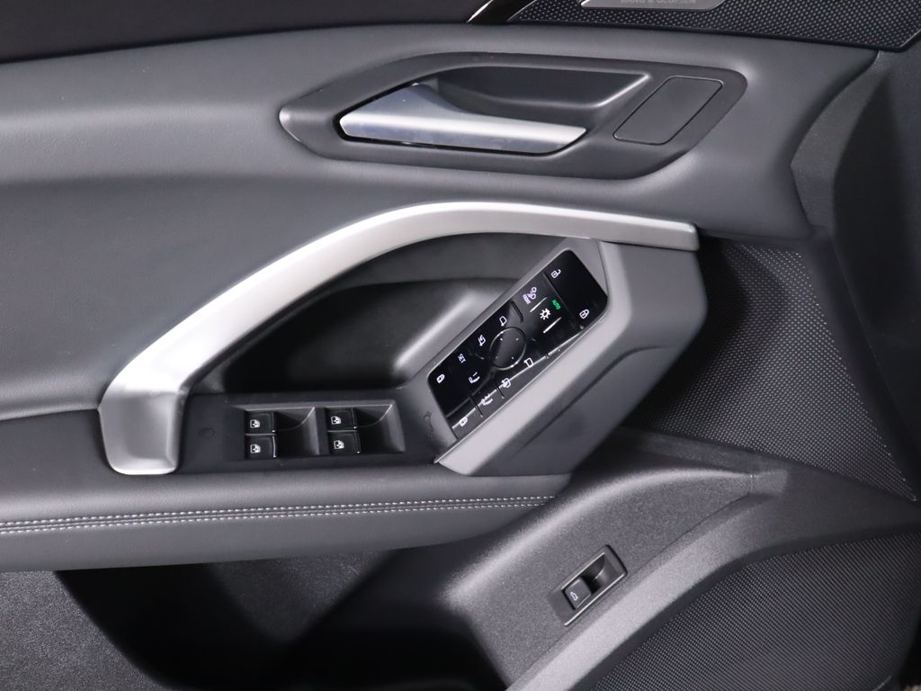 Thumbnail: 2025 Audi Q5 - 25