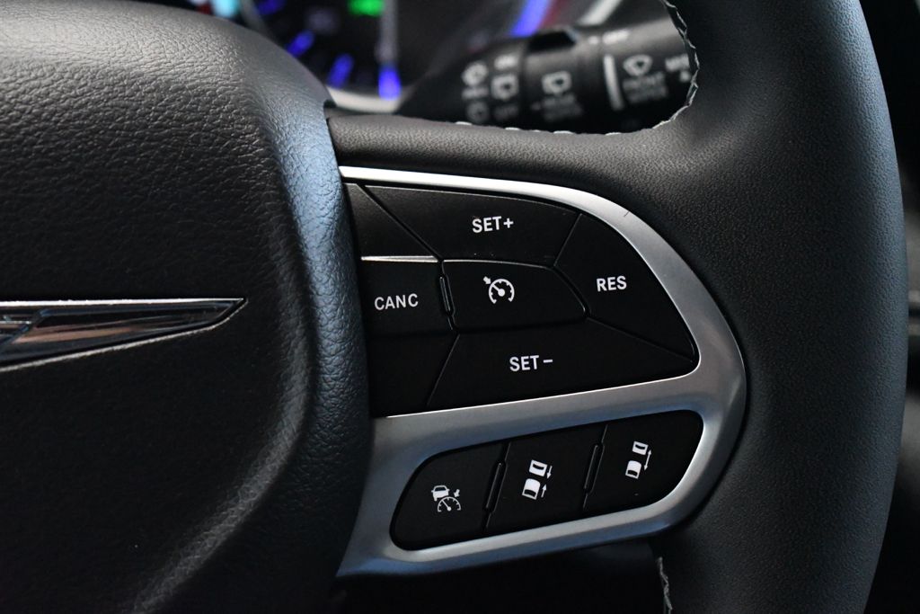 Used 2026 Black Chrysler Select image 33