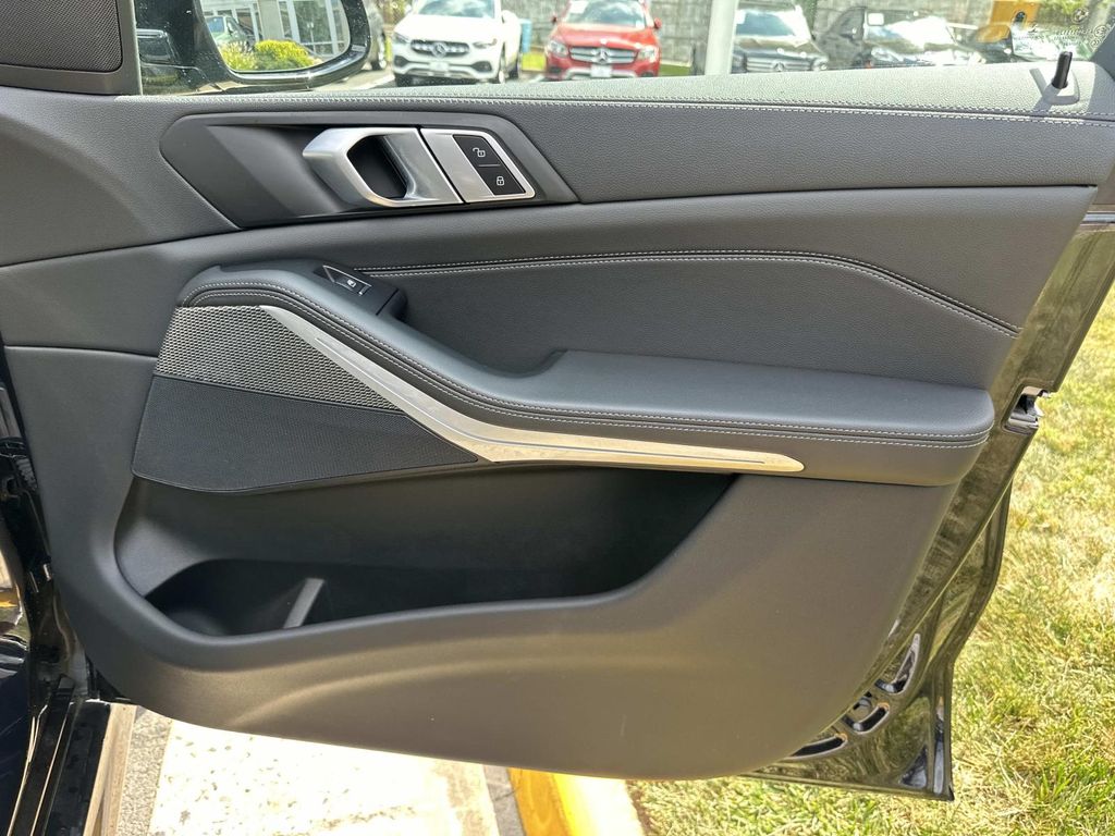 Thumbnail: 2022 BMW X5 - 19