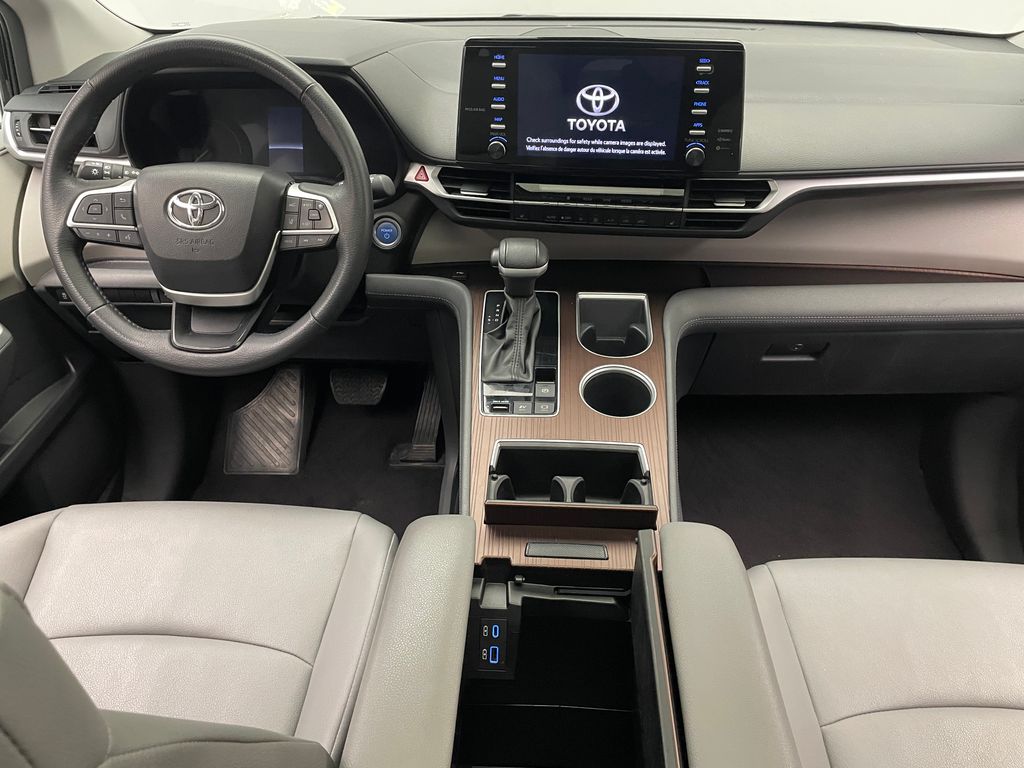2023 Toyota Sienna XLE 25