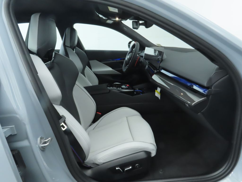 Thumbnail: 2026 BMW M5 - 21