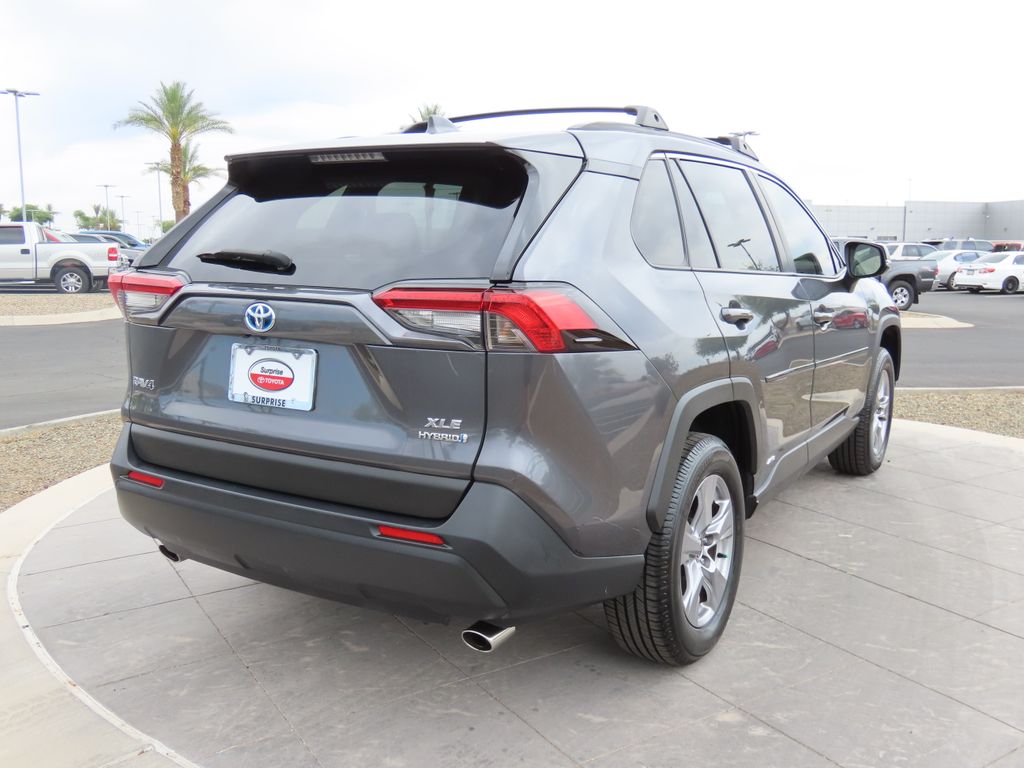 2022 Toyota RAV4 XLE 5