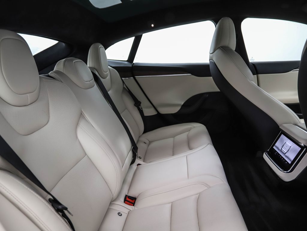 Thumbnail: 2021 Tesla Model S - 24