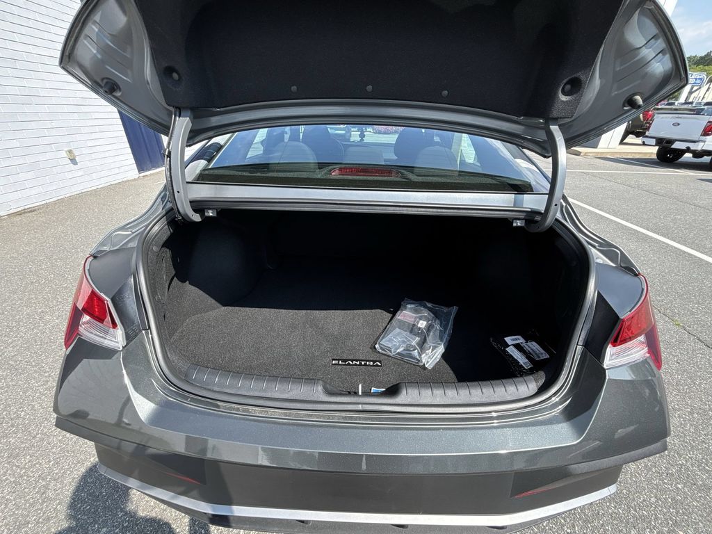 Used 2025 Amazon Gray Hyundai SEL Sport image 19