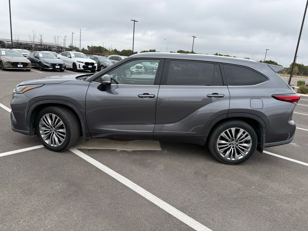 Thumbnail: 2021 Toyota Highlander - 8