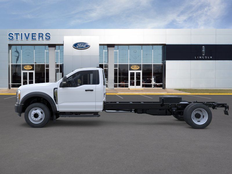 2026 Oxford White Ford Super Duty F-550 DRW XL RWD Chassis