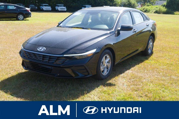 New 2026 Black Hyundai SE image 3