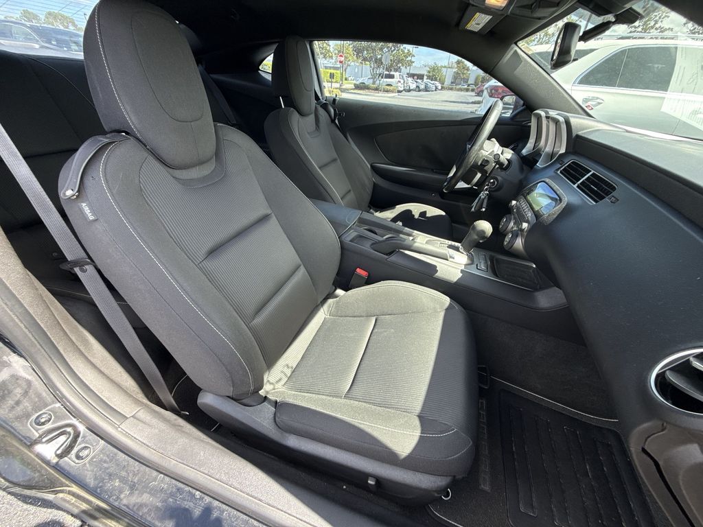 Thumbnail: 2011 Chevrolet Camaro - 16