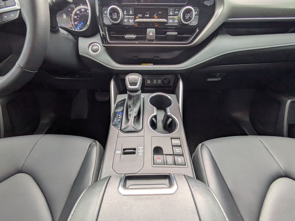 2024 Toyota Highlander Hybrid XLE