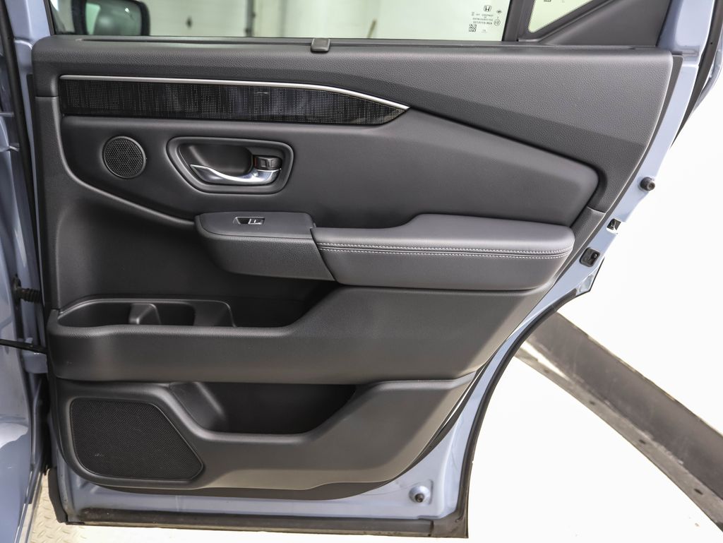 Thumbnail: 2023 Honda Pilot - 25