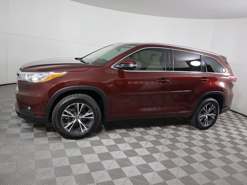 Thumbnail: 2016 Toyota Highlander - 7