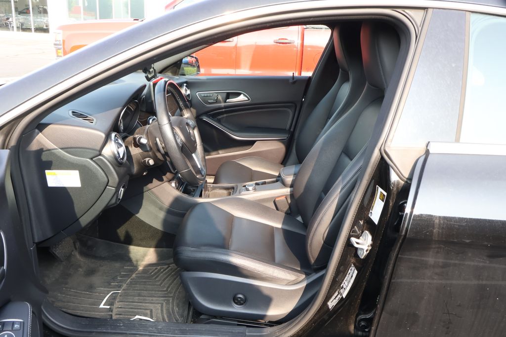 2014 Mercedes-Benz CLA 250 12
