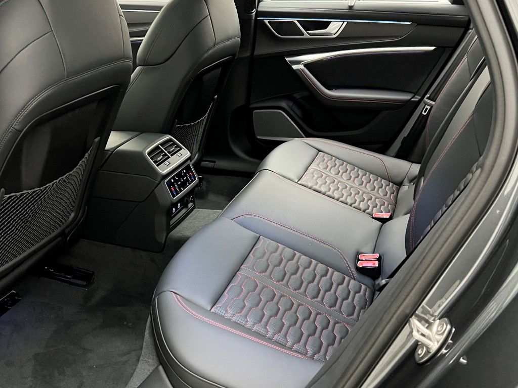 Thumbnail: 2026 Audi RS 6 - 16
