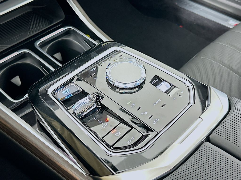 2024 BMW i7 xDrive60 15