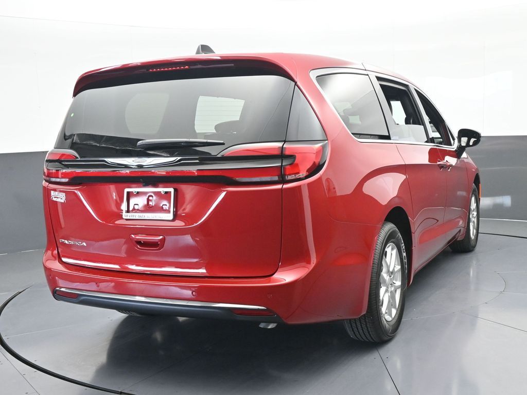 New 2026 Red Hot Pearlcoat Chrysler Select image 5