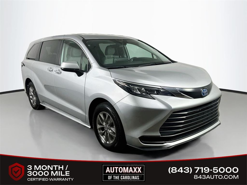 2024 Toyota Sienna LE 8-Passenger FWD