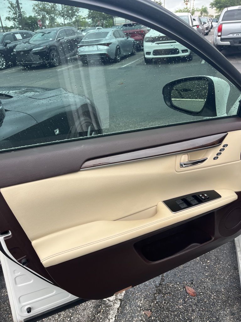 Thumbnail: 2018 Lexus ES - 5