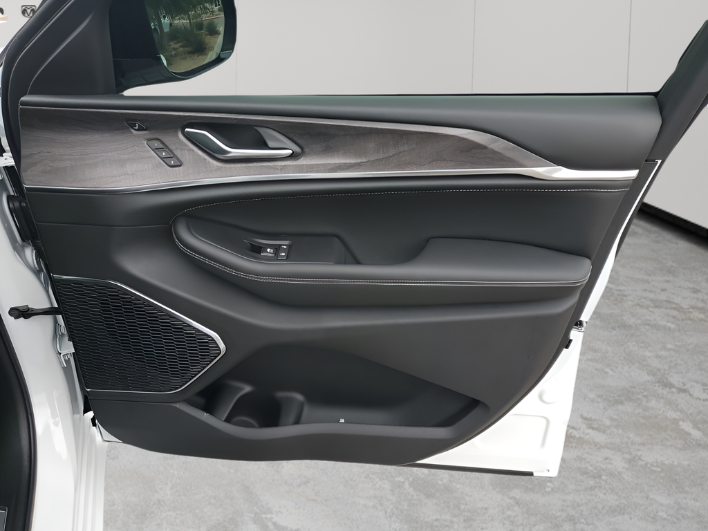 New Car 2025 Jeep Grand Cherokee L  Overland For Sale Under $70,000 In Austin, Texas